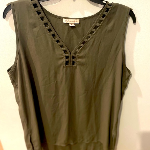 Sleeveless blouse - Picture 2 of 4